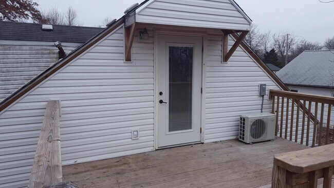 Building Photo - 113 Benton St