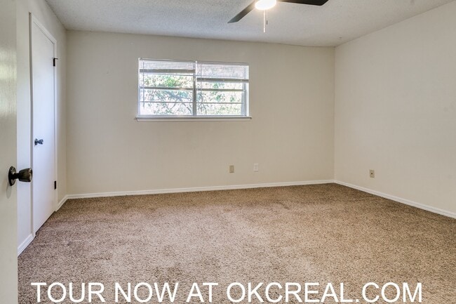 Building Photo - 1223 Lakecrest Dr