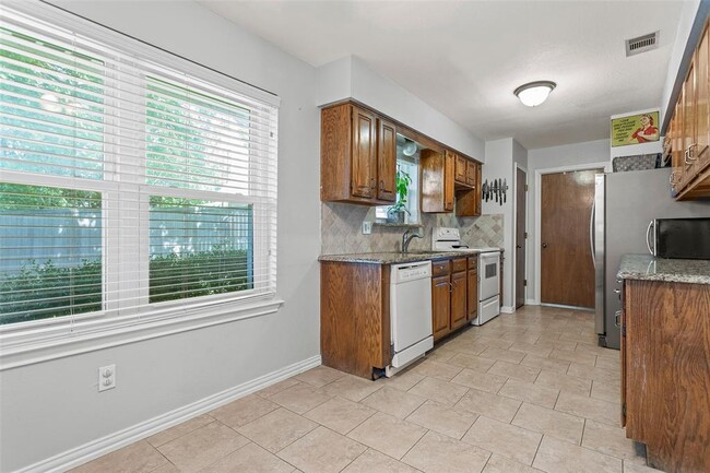 Building Photo - 1106 Lockridge-