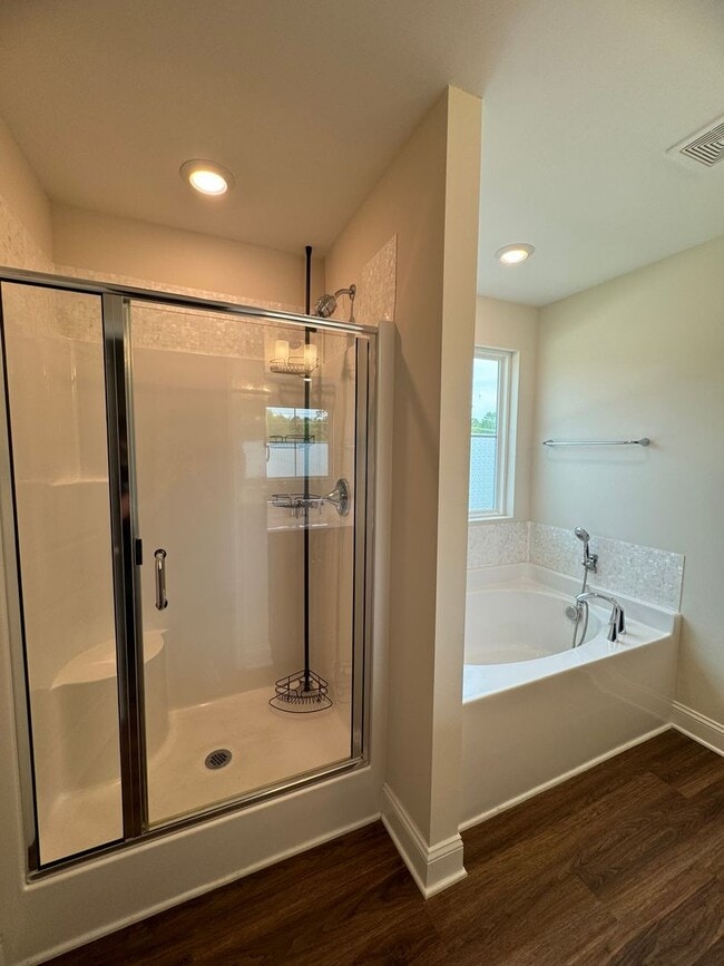 Building Photo - Spacious 4BR 3BA home in Northern Greensboro