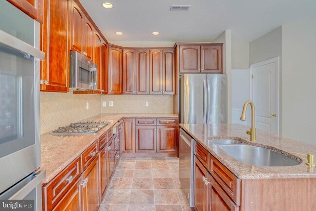 Building Photo - 9902 Player Dr