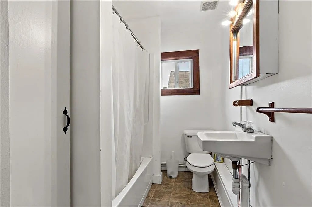 Building Photo - 102 Francis Ave