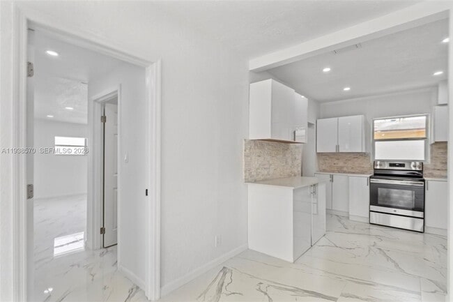 Building Photo - 988 NW 10th St