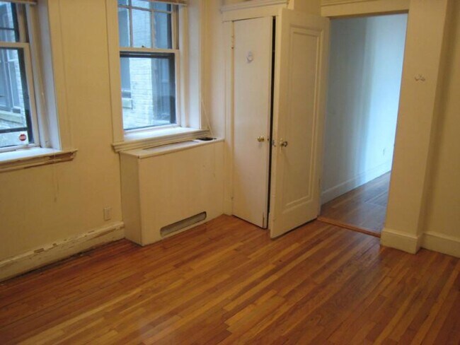 Building Photo - 2033 Commonwealth Ave