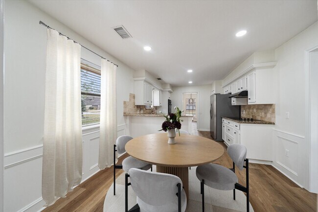 Building Photo - 3518 Cave Springs Dr