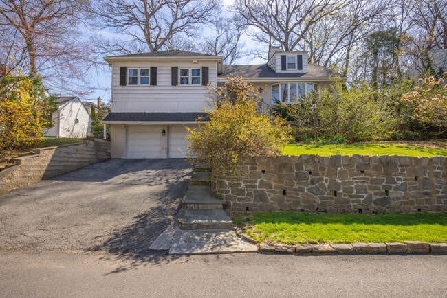 Primary Photo - 51 Dellwood Cir