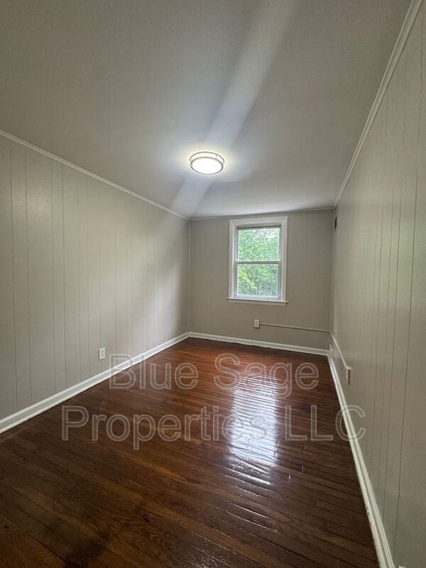 Building Photo - 554 S 4th St