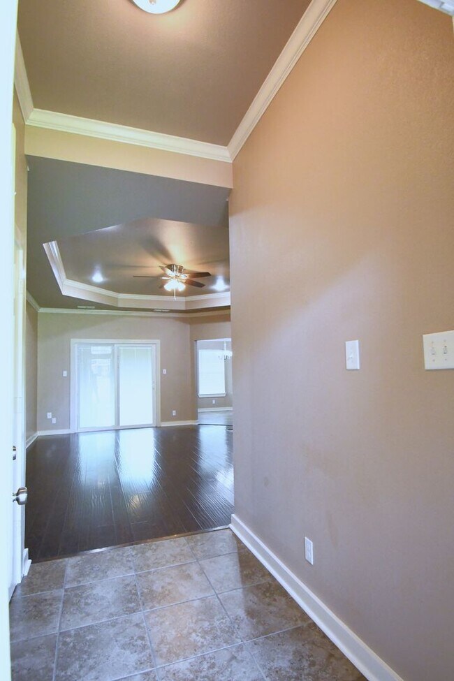 Building Photo - Lovely 4 Bedroom 2 Bath in Flint!
