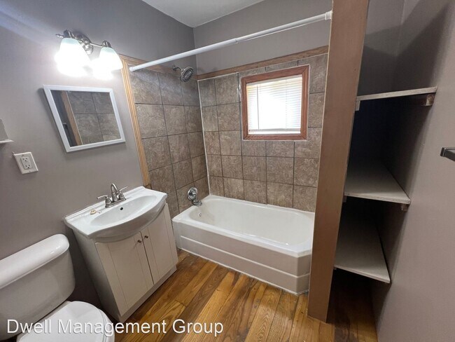 Building Photo - 4 br, 2 bath House - 401 9th St NE