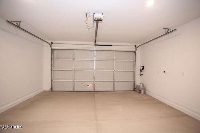 Building Photo - 2558 W Pecan Rd