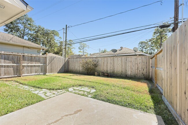 Building Photo - 1135 Eden Park Ln