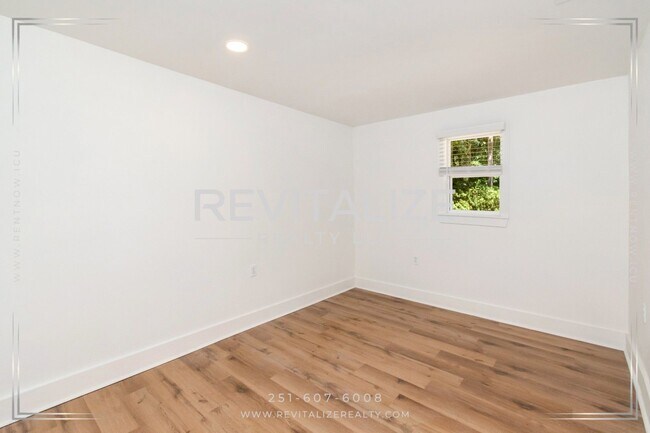 Building Photo - 2365 Sybel Dr