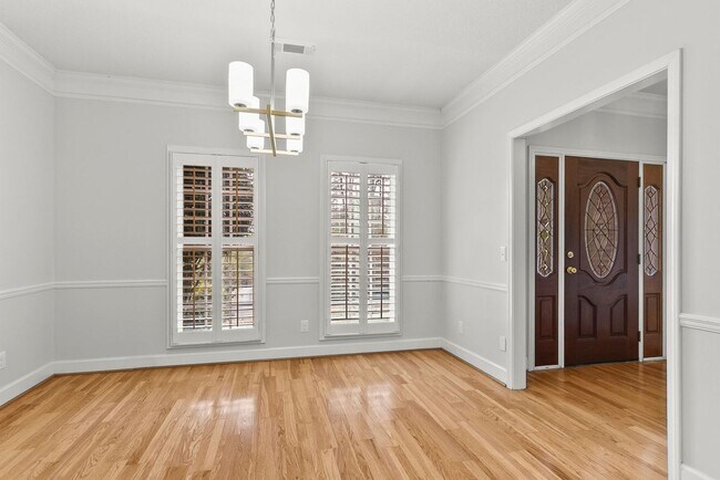 Building Photo - 10495 Royal Points Dr