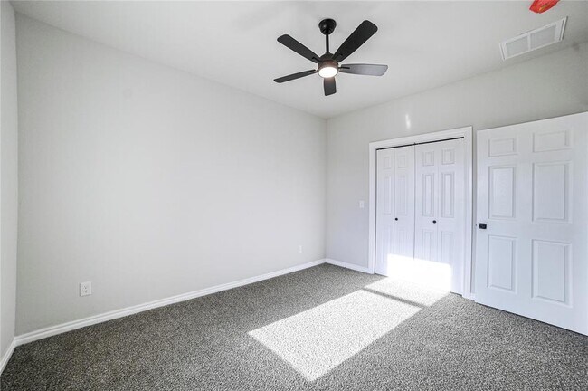 Building Photo - 4715 White Tail Ct