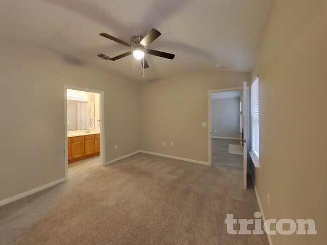 Building Photo - 6614 Cougar Village