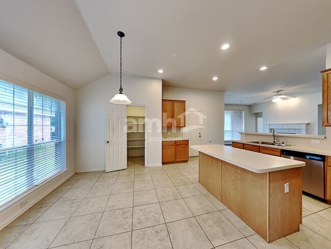 Building Photo - 6213 Richmond Dr
