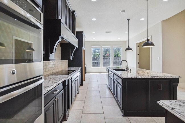 Building Photo - 944 Wilderness Oaks