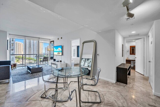 Building Photo - 485 Brickell Ave