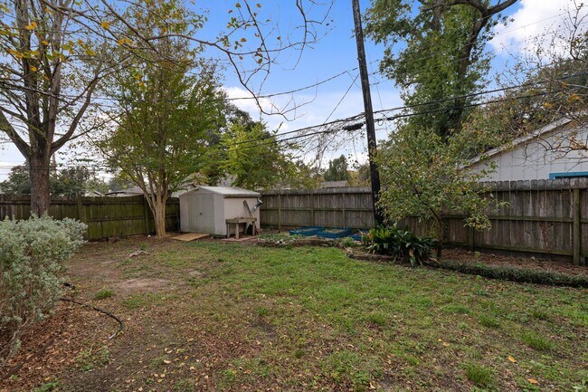 Building Photo - 5307 Poinciana Dr