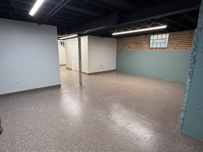 Building Photo - 5822 W 64th Pl