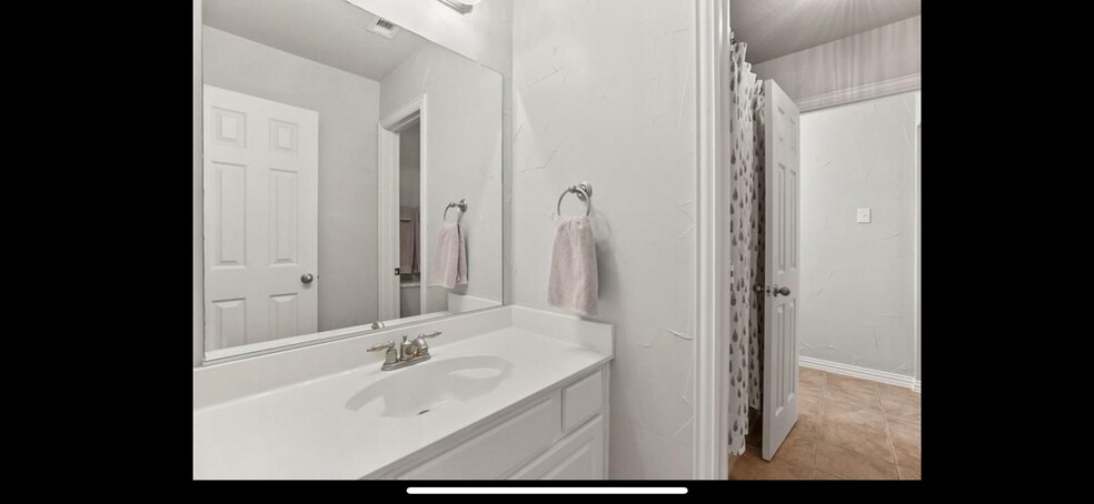 Building Photo - 961 Noble Ave