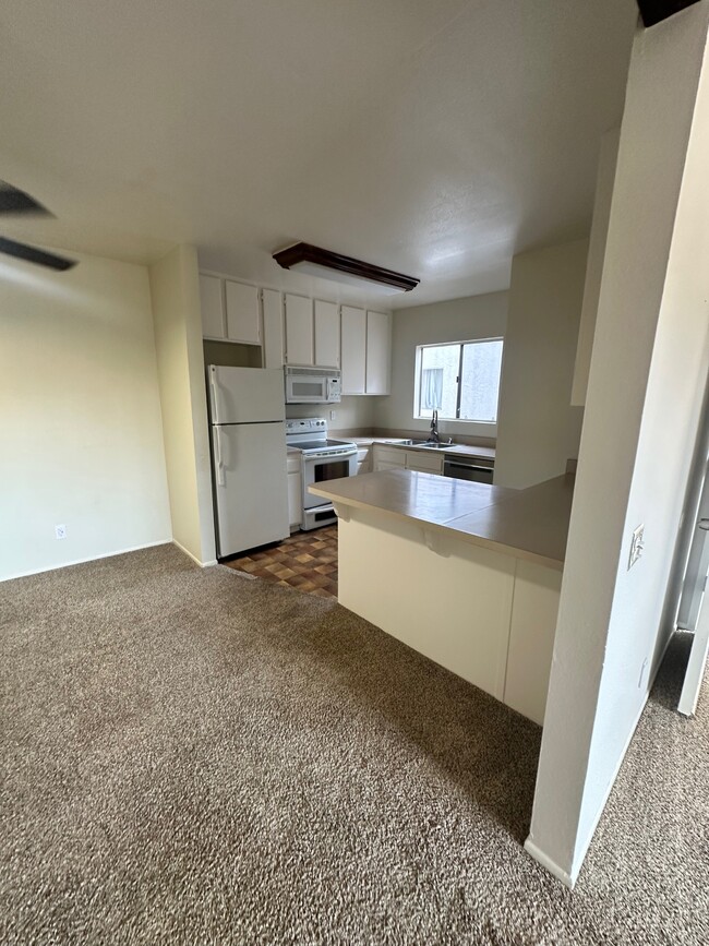 Building Photo - 512 Sandalwood Pl