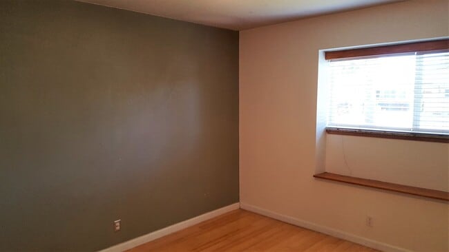 Building Photo - Updated 3 Bedroom, 3 Bathroom Garden House...