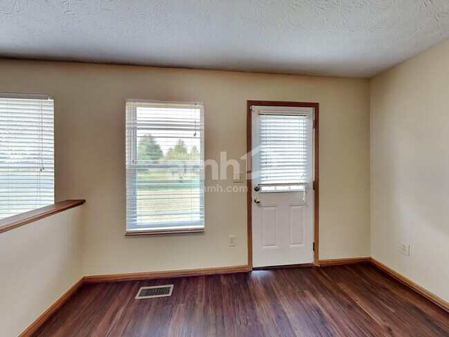 Building Photo - 461 Dover Pond Dr