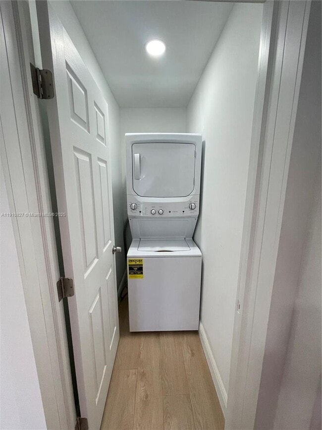 Building Photo - 317 N 31st Ave