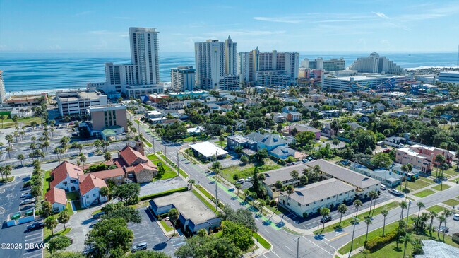 Building Photo - 400 Oakridge Blvd