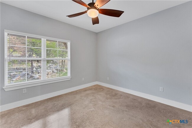 Building Photo - 1355 Estate Dr
