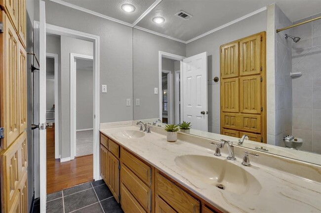 Building Photo - 7825 Silveridge Dr