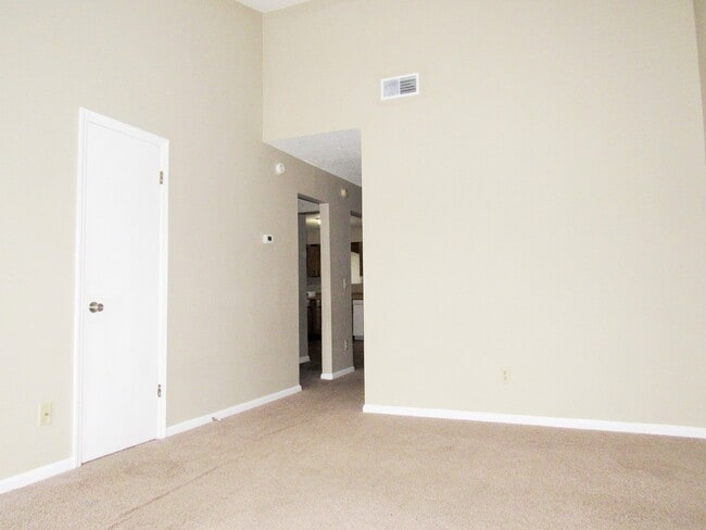 Building Photo - 341 Beverly St