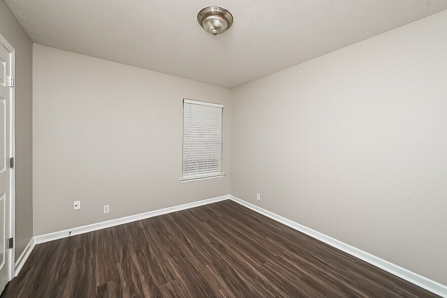 Building Photo - 7313 Ole Nottingham Dr