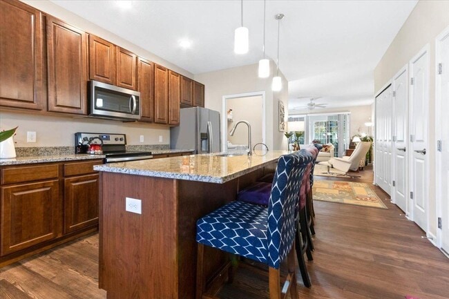 Building Photo - 224 Lake Cove Dr