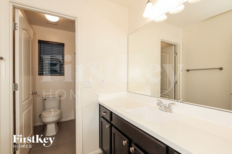 Building Photo - 12046 W Hide Trail