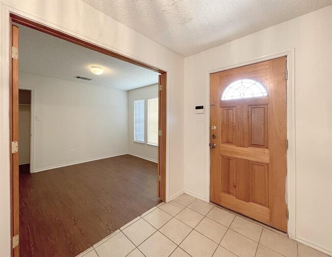 Building Photo - 2812 High Point Cove