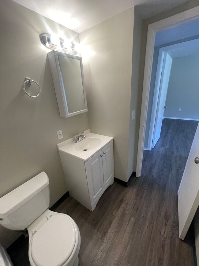 Building Photo - Recently Renovated 2 Bed, 1 Bath Condo for Lease NOW!