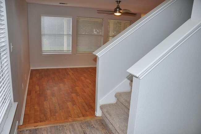 Building Photo - 4 Bedroom 2.5 Bath in Block House Creek