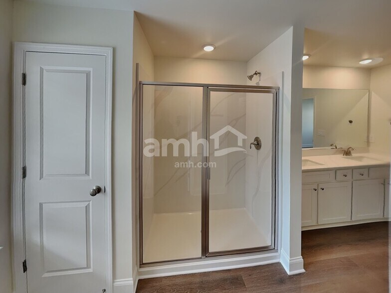 Building Photo - 3612 Creek View Cir