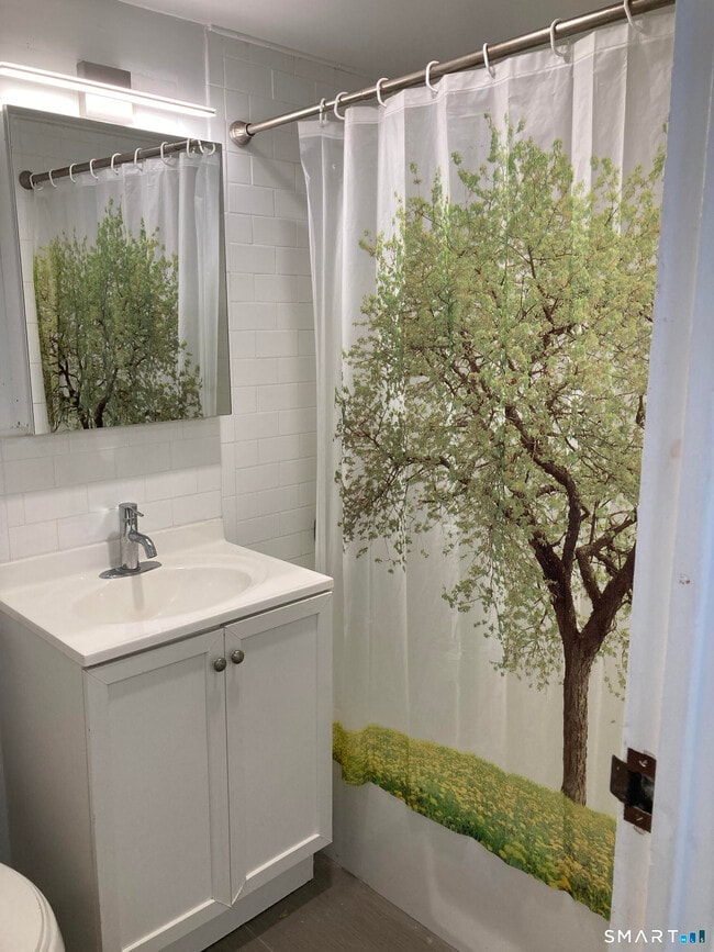 Building Photo - 87 Glenbrook Rd