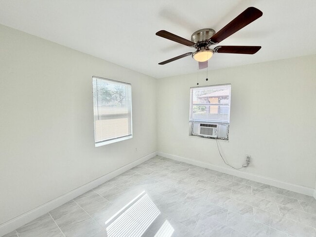 Building Photo - 618 6th Ave