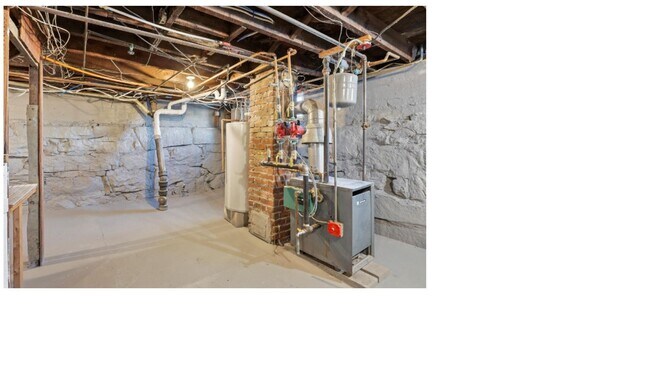 Building Photo - Single-Family House