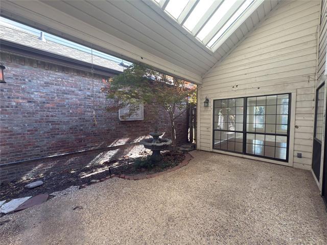 Building Photo - 5991 Lindenshire Ln