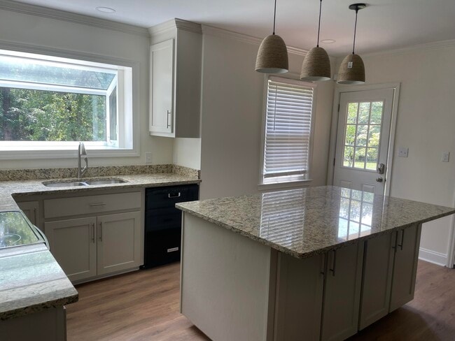 Building Photo - 1516 Highland Park Dr