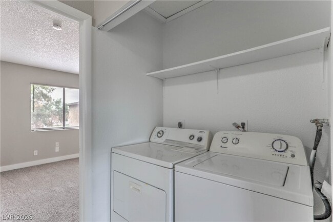 Building Photo - 4571 Carriage Park Dr