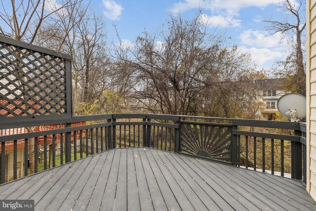 Building Photo - 10111 Tulip Tree Dr