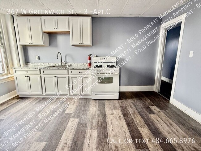 Primary Photo - 367 W Greenwich St