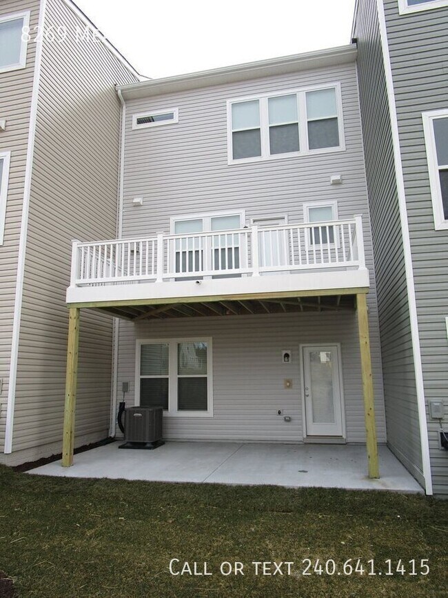 Building Photo - 8269 Meadowood Dr