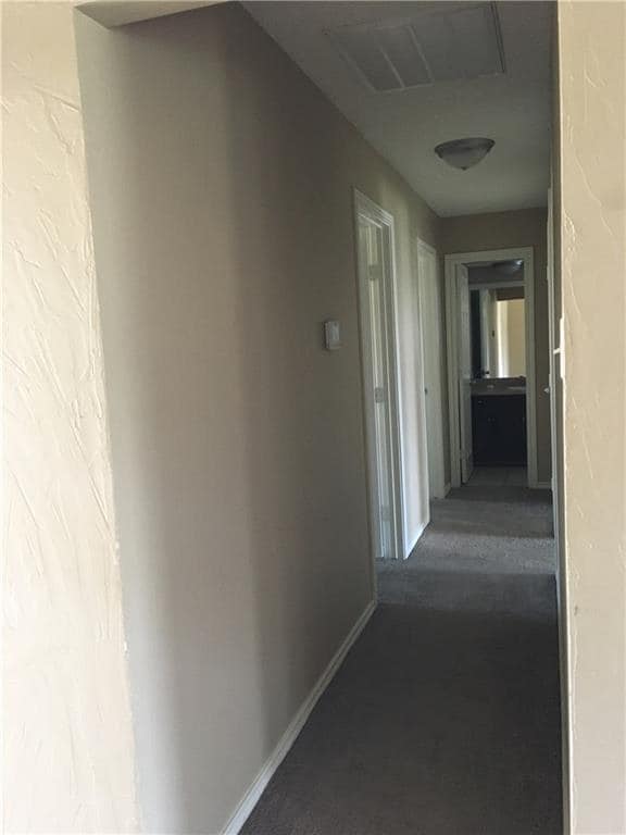Building Photo - 617 Parkview Dr